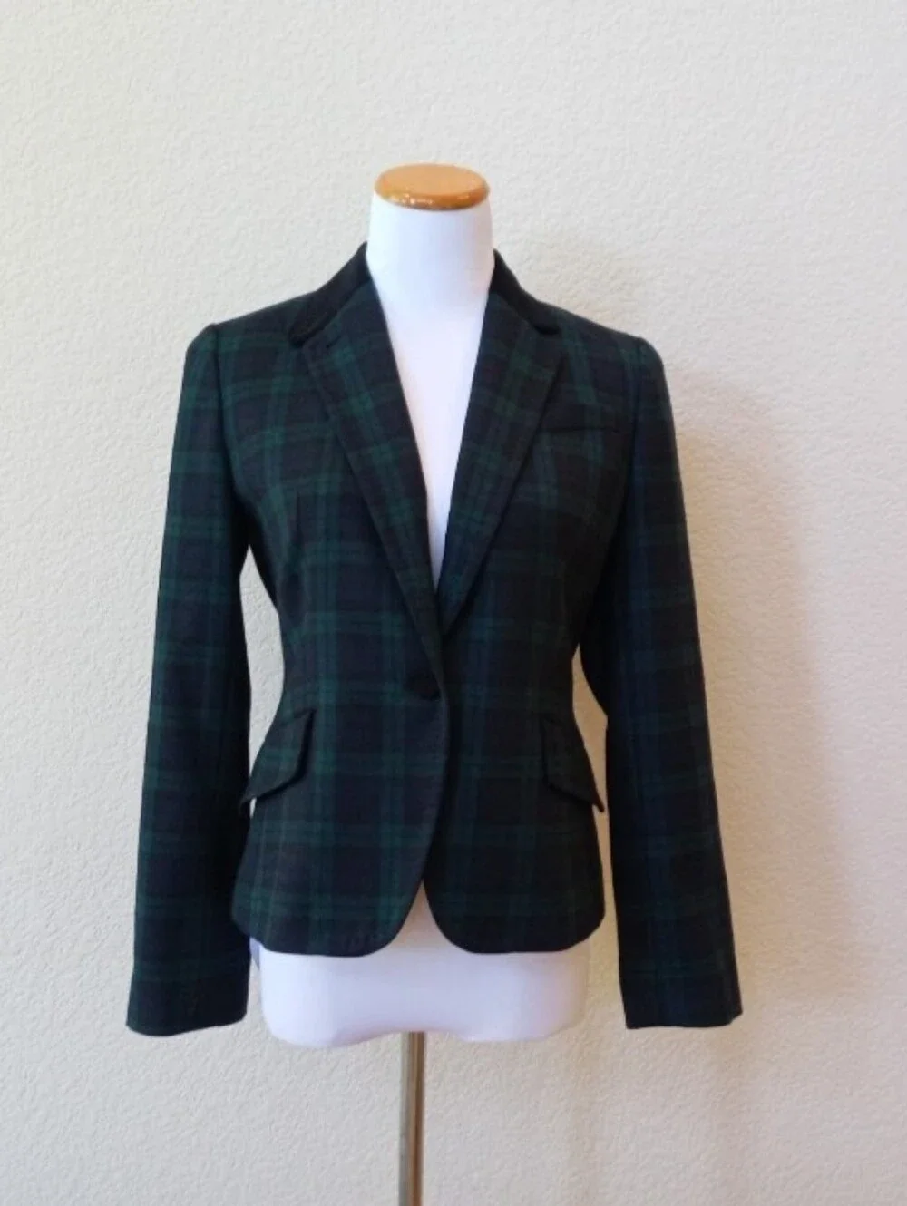 Talbots classic tailored wool blend blazer in a dark green plaid